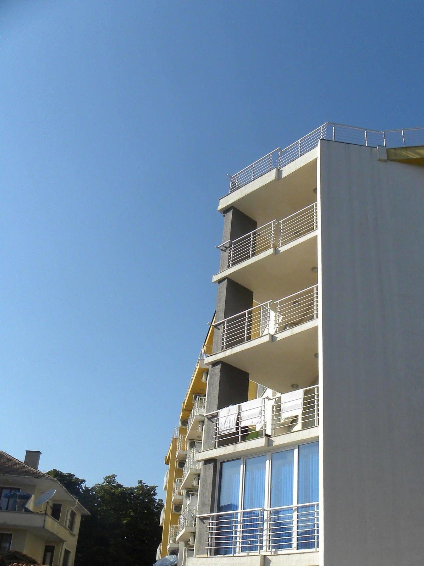 Apartcomplex New Tawn Obzor Eksteriør billede
