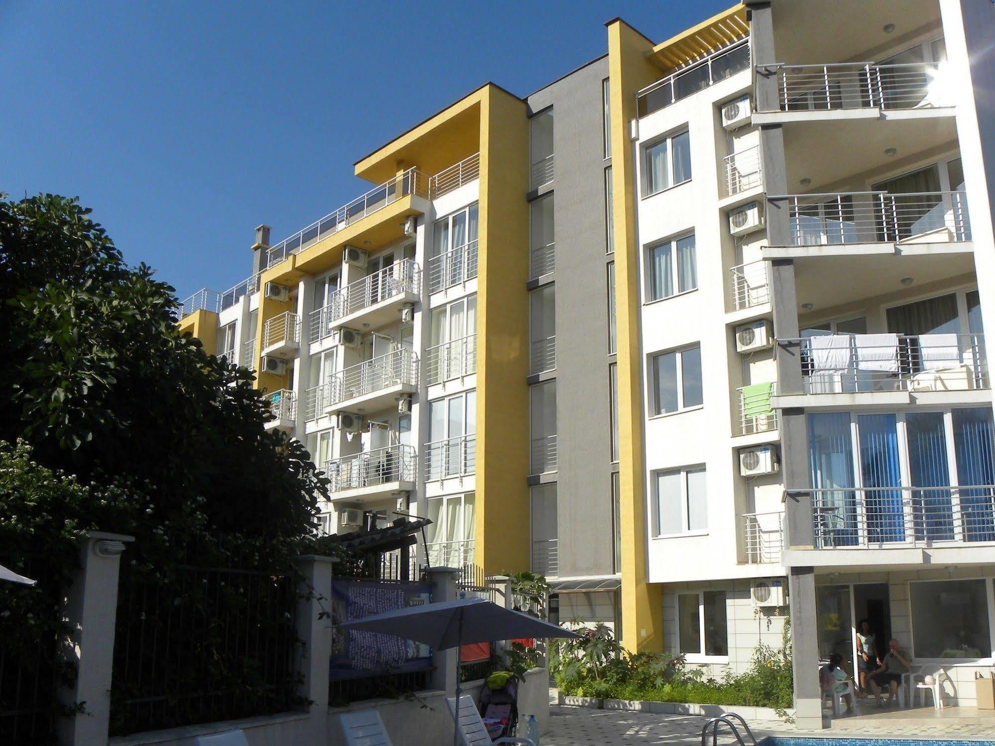 Apartcomplex New Tawn Obzor Eksteriør billede